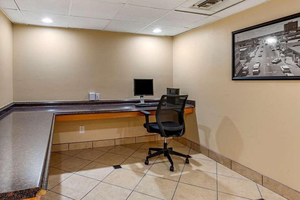 Clarion Inn & Suites, 로스웰 외부 사진