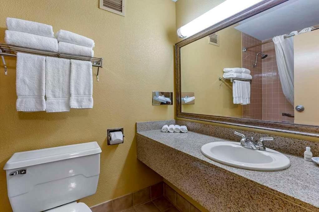 Clarion Inn & Suites, 로스웰 외부 사진